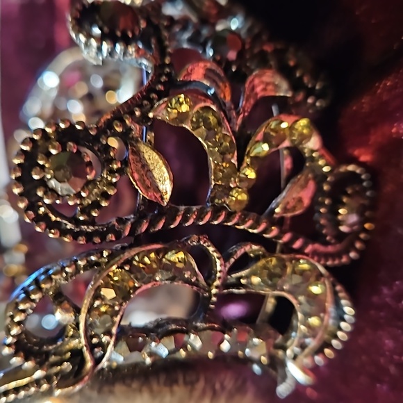 Cameo stone and rhinestone cuff bracelet - Picture 2 of 8